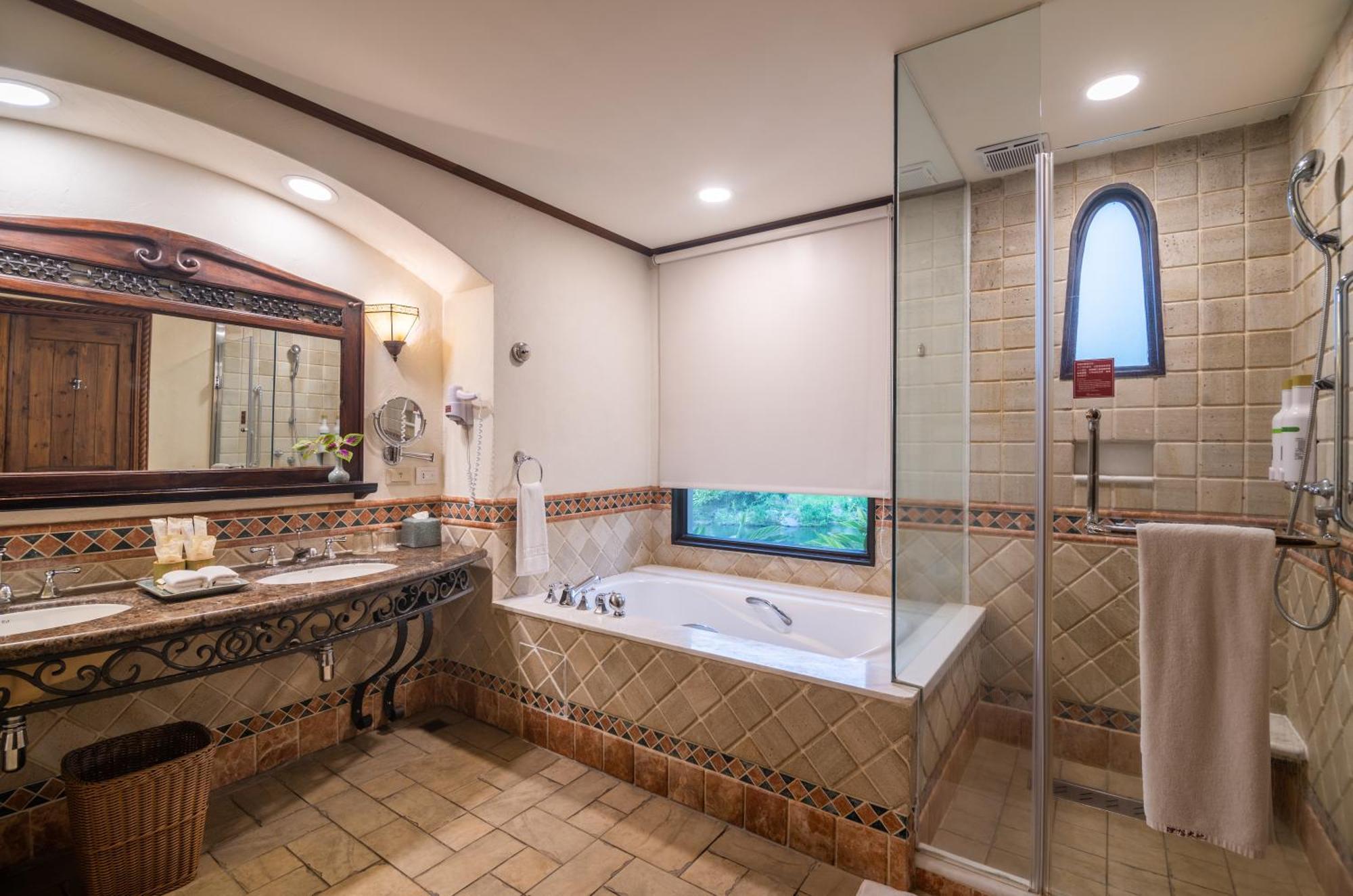 Promisedland Resort & Lagoon Shoufeng Exterior foto Bathroom
