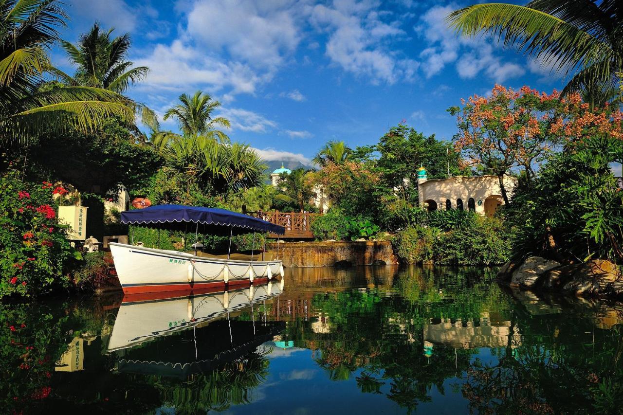 Promisedland Resort & Lagoon Shoufeng Exterior foto View of the canal